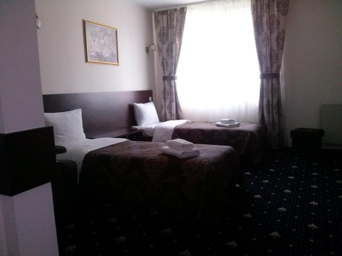 Faraon Hotel Ивано-Франкивск Екстериор снимка