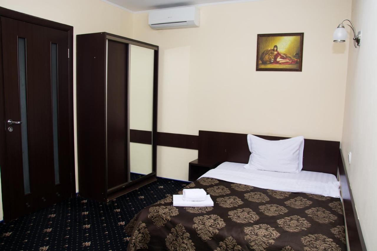 Faraon Hotel Ивано-Франкивск Екстериор снимка