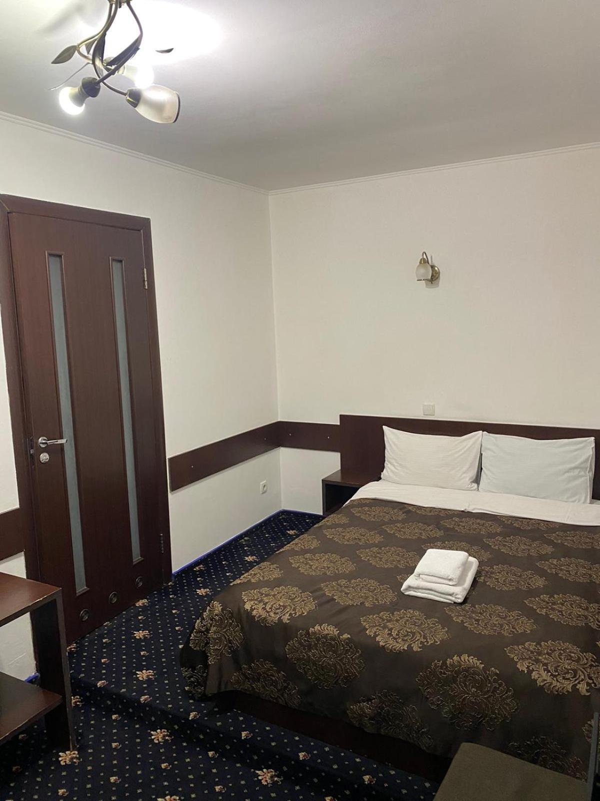 Faraon Hotel Ивано-Франкивск Екстериор снимка