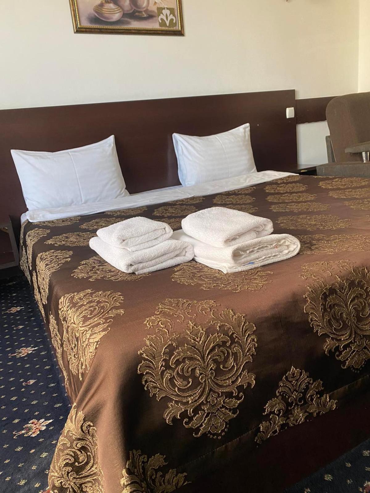 Faraon Hotel Ивано-Франкивск Екстериор снимка