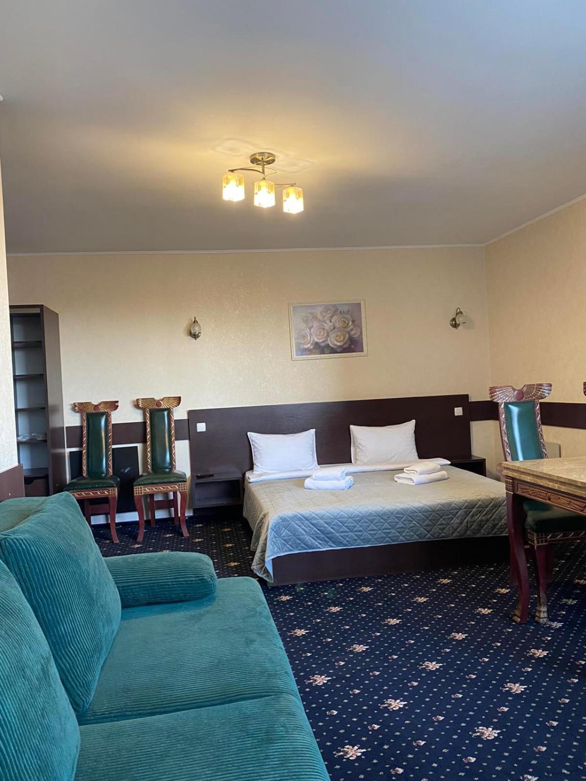 Faraon Hotel Ивано-Франкивск Екстериор снимка